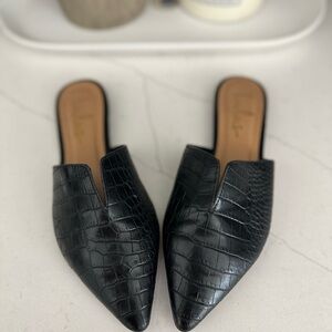 Lulu's Black Textured Flats